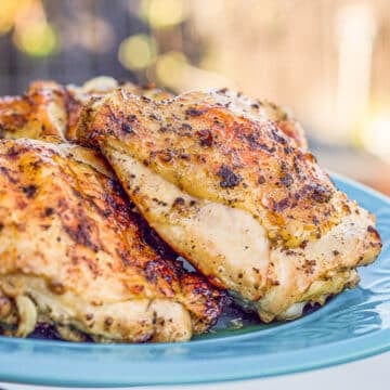 sumac chicken on a blue plate