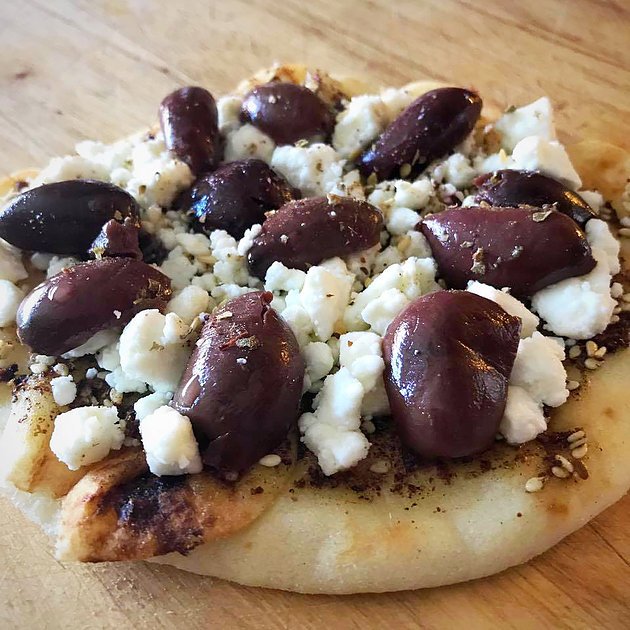 za'atar substitute on mini pizza with feta and black olives