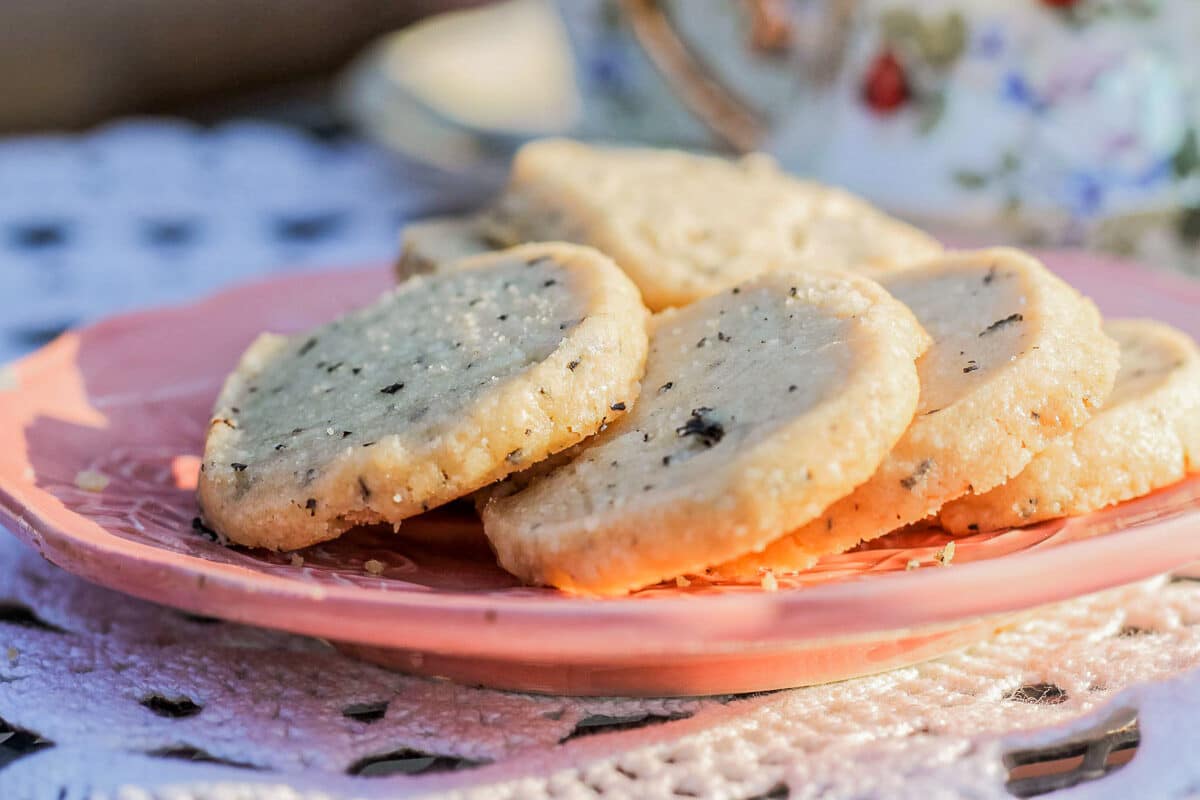 vegan shortbread cookies on a pink plate