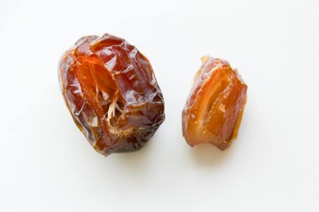 medjool date next to a neglet Noor date