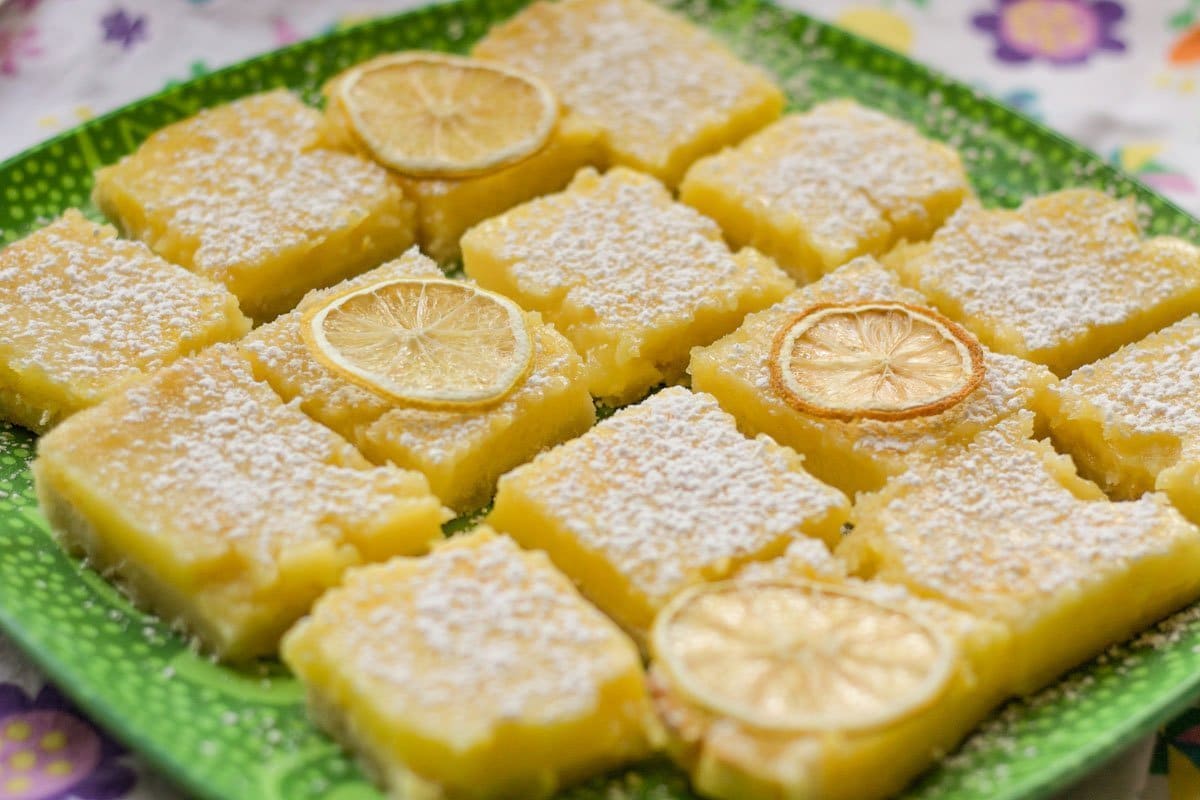 lemon bars on a square, green plate