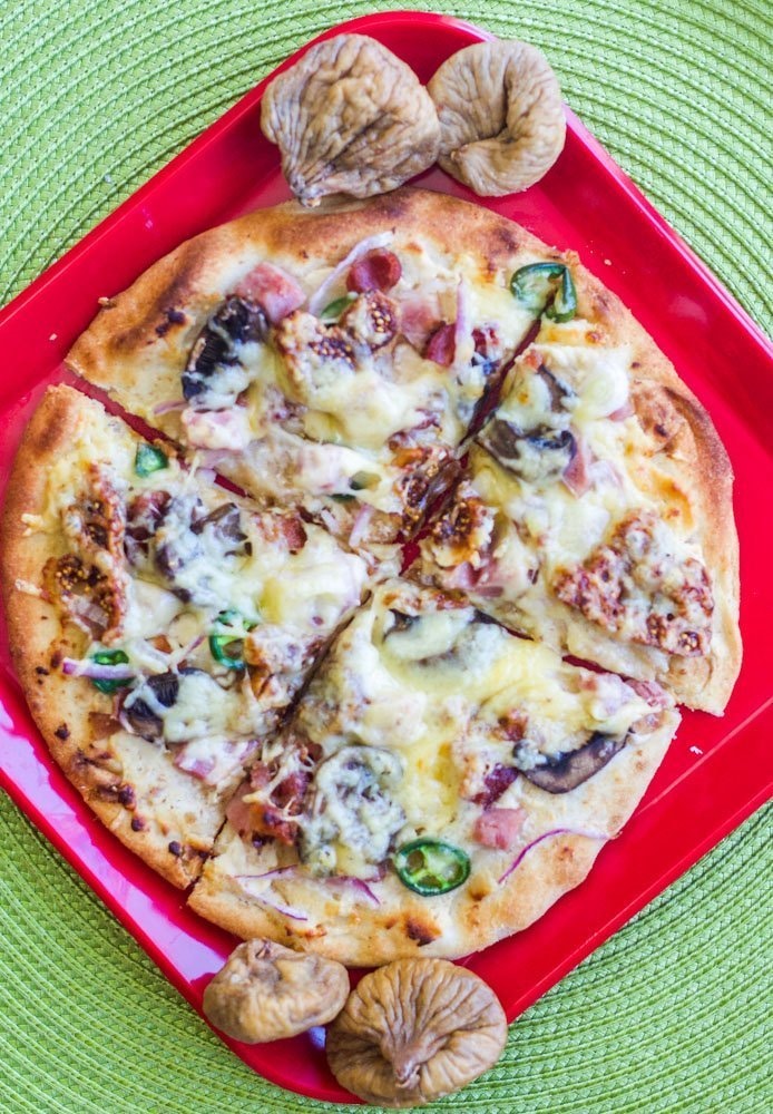 gourmet fig pizza