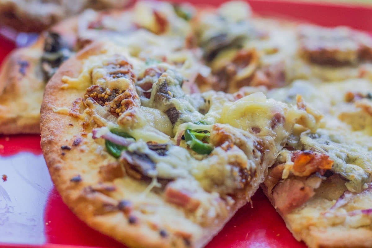 gourmet min pizza