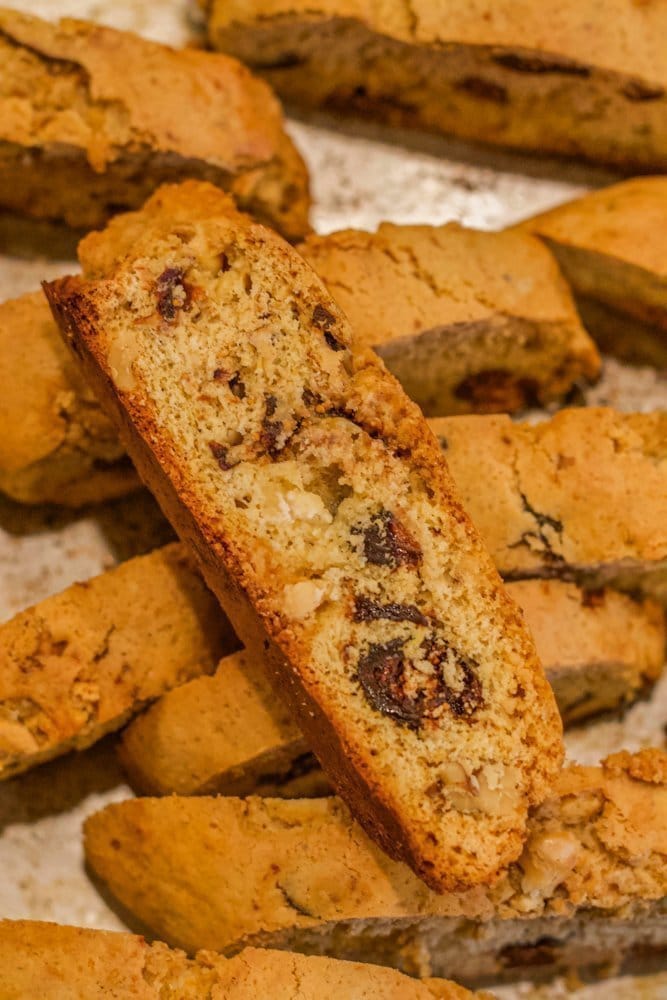 biscotti cookies in a pile