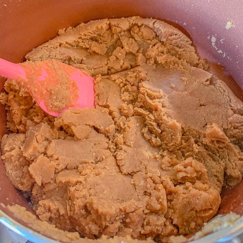 stirring dates molasses in halwa recipe