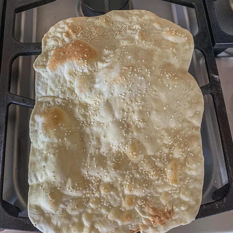 Lavash con semillas de sésamo