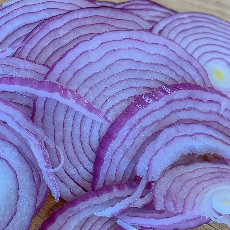 sliced purple onions