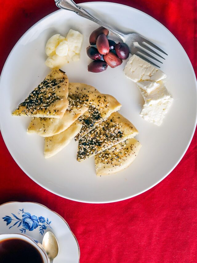 Manakish (Lebanese Za'atar Bread) - Hilda's Kitchen Blog