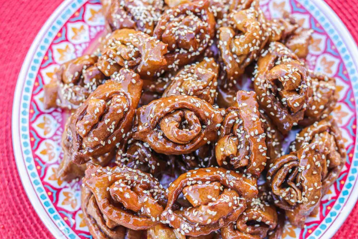 chabekia cookies on a plate