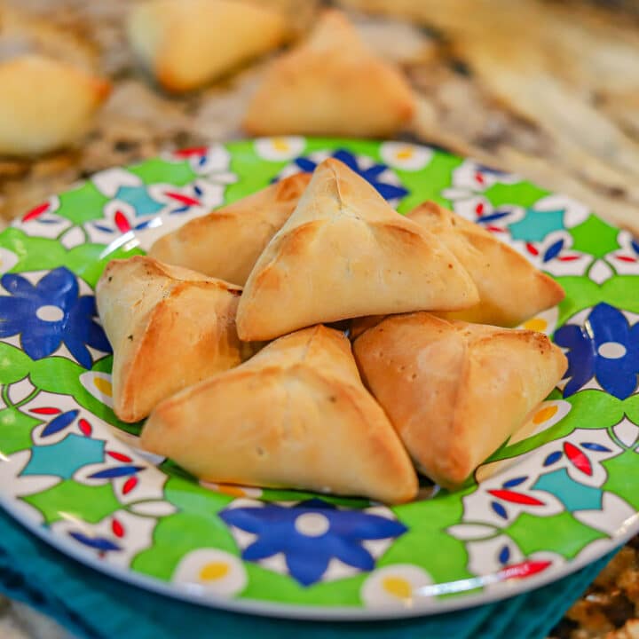 spinach fatayer (turnovers) on a green and blue plate