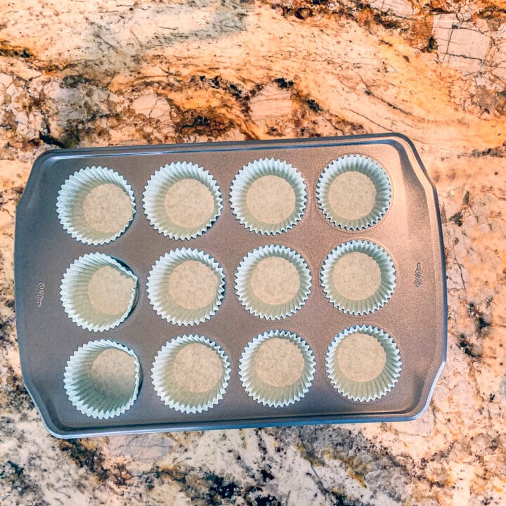 cupcake pan with liners