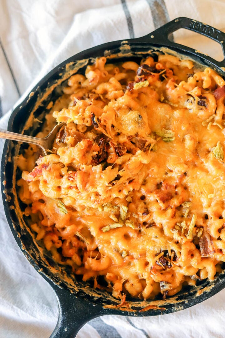 chipotle smoked Mac and Cheese in a cast iron pan