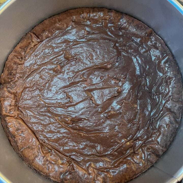 round pan of brownies