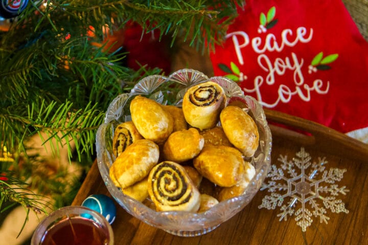 Kileche cookies under a Christmas tree