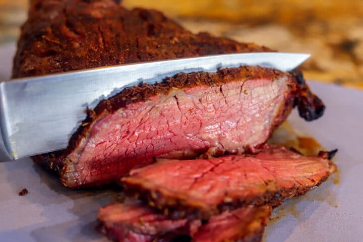 traeger smoked try-tip being sliced