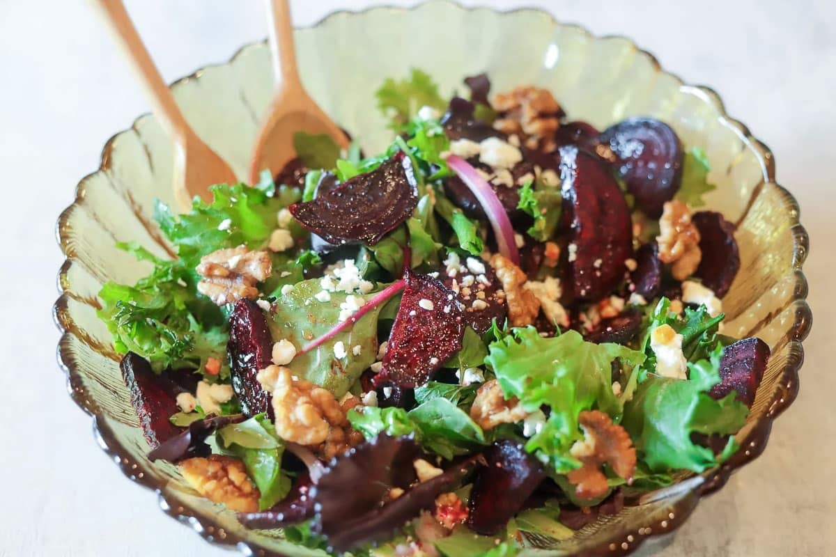 beetroot salad with walnuts 