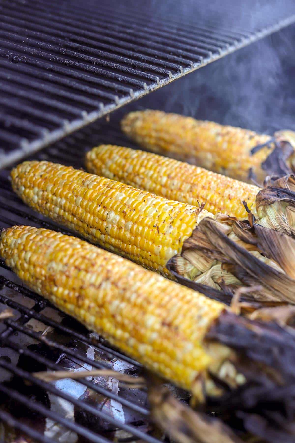 corn on the cob on the grill