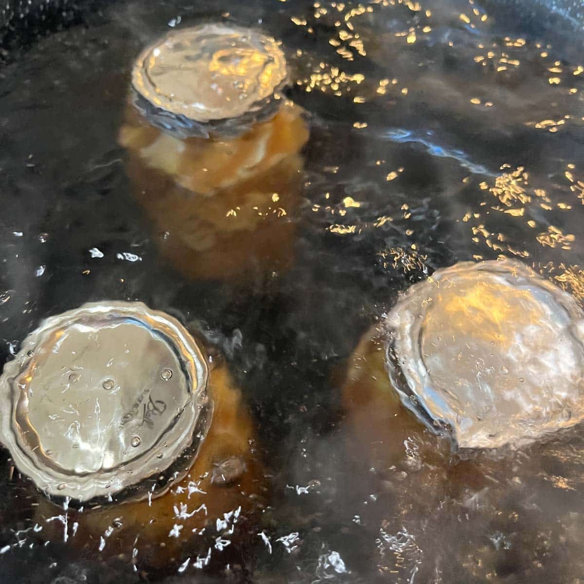 canning apple pie filling in boiling water