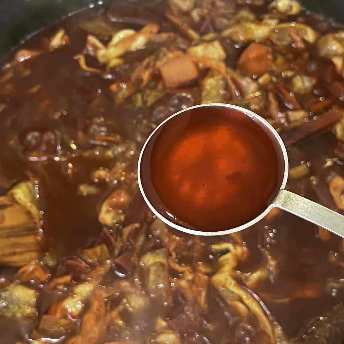 adding vinegar to borscht