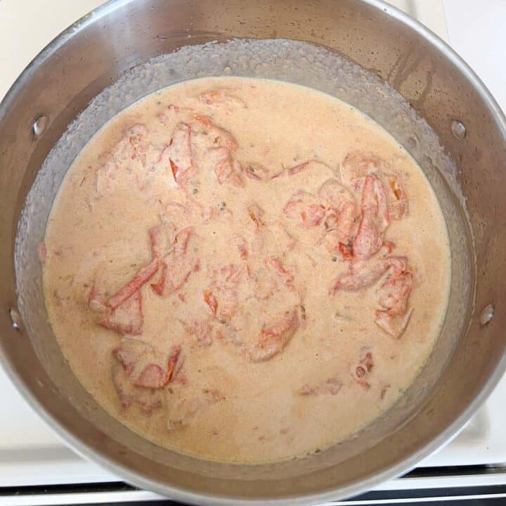 rosa sauce after being mixed