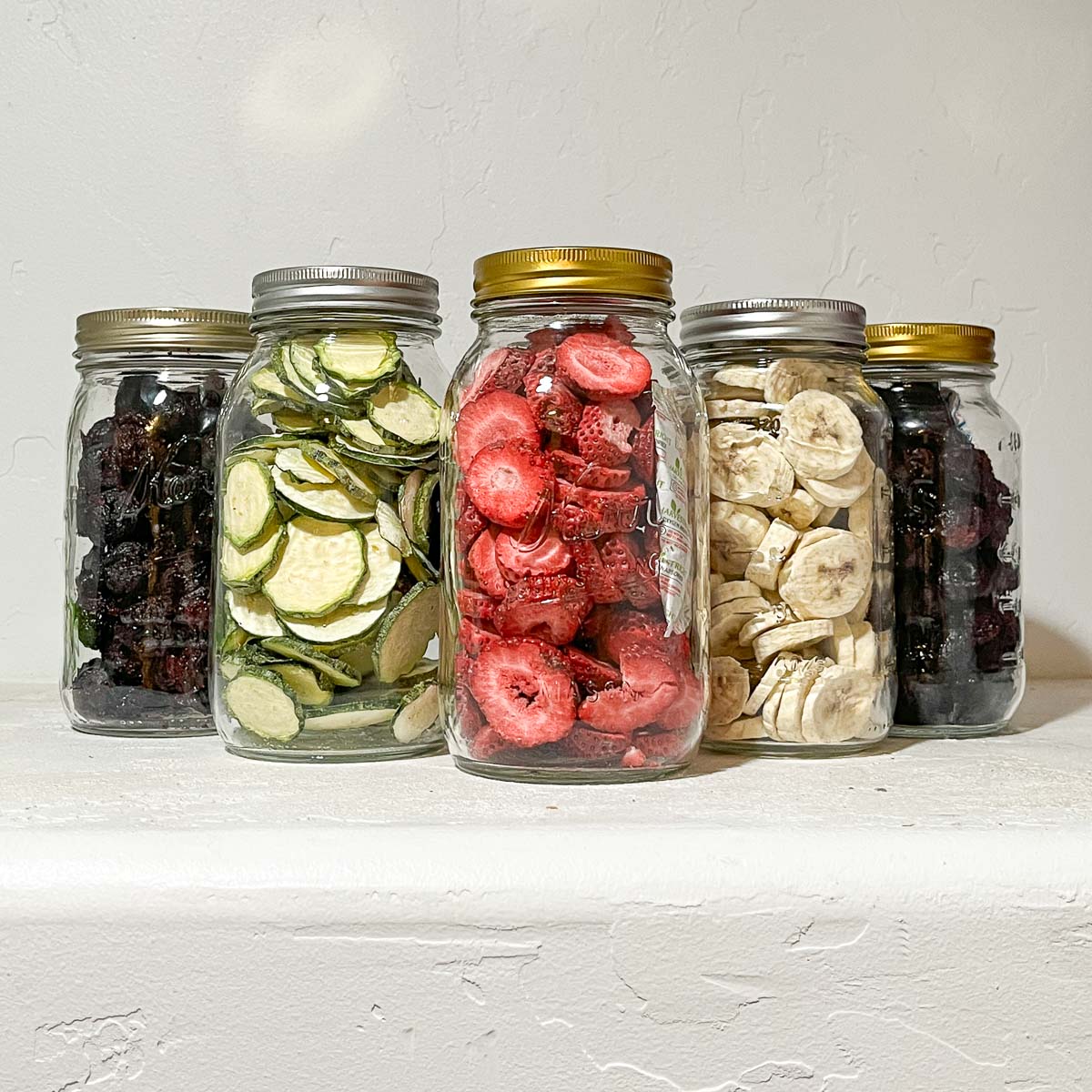 https://hildaskitchenblog.com/wp-content/uploads/2023/08/freeze-dried-snacks-in-jars.jpg