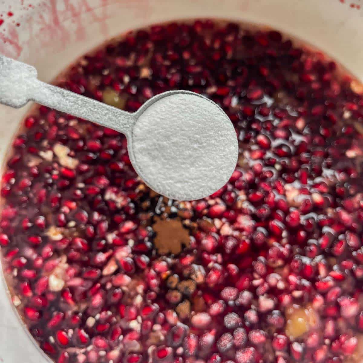 adding chemicals to pomegranate wine must