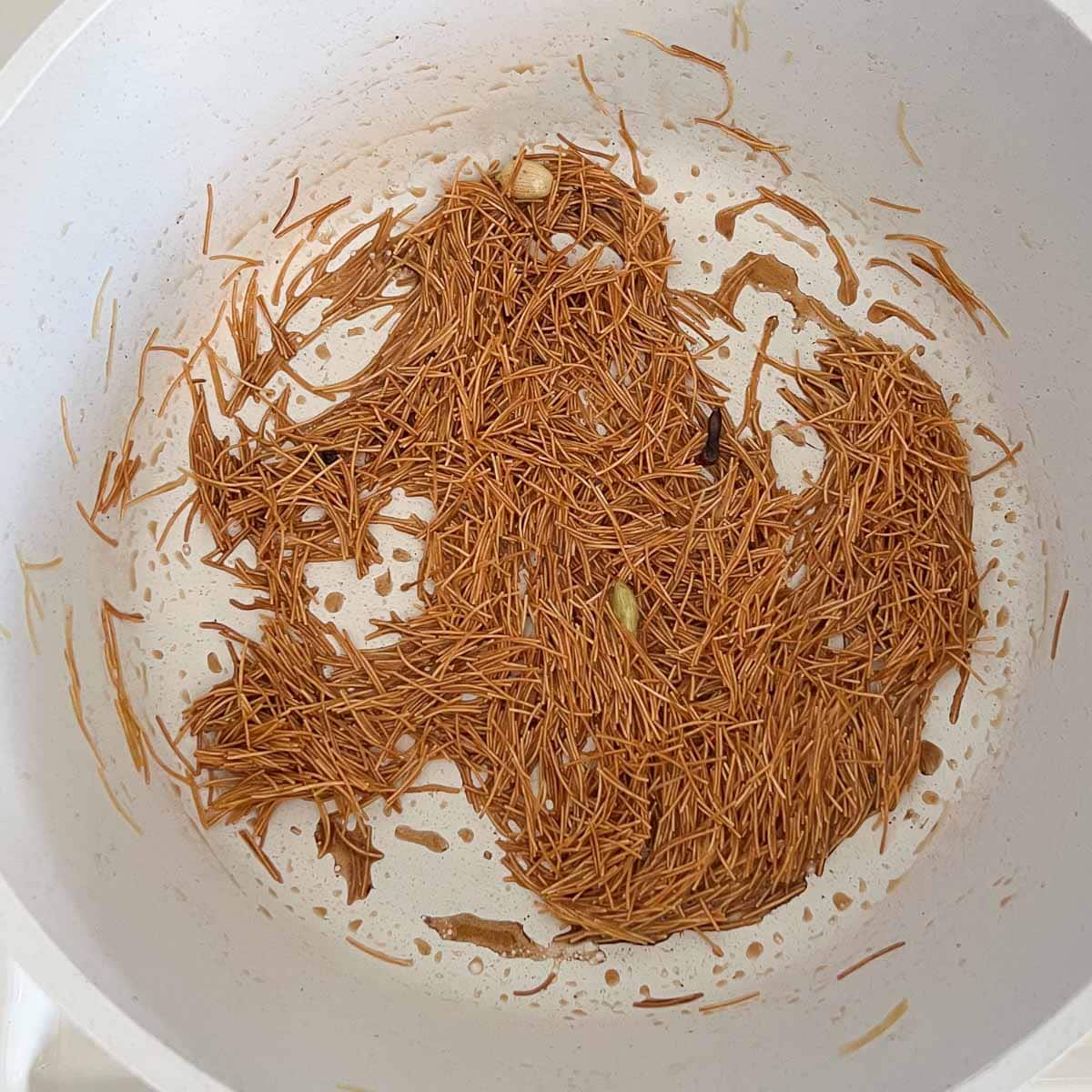 toasted vermicelli noodles in pot. 