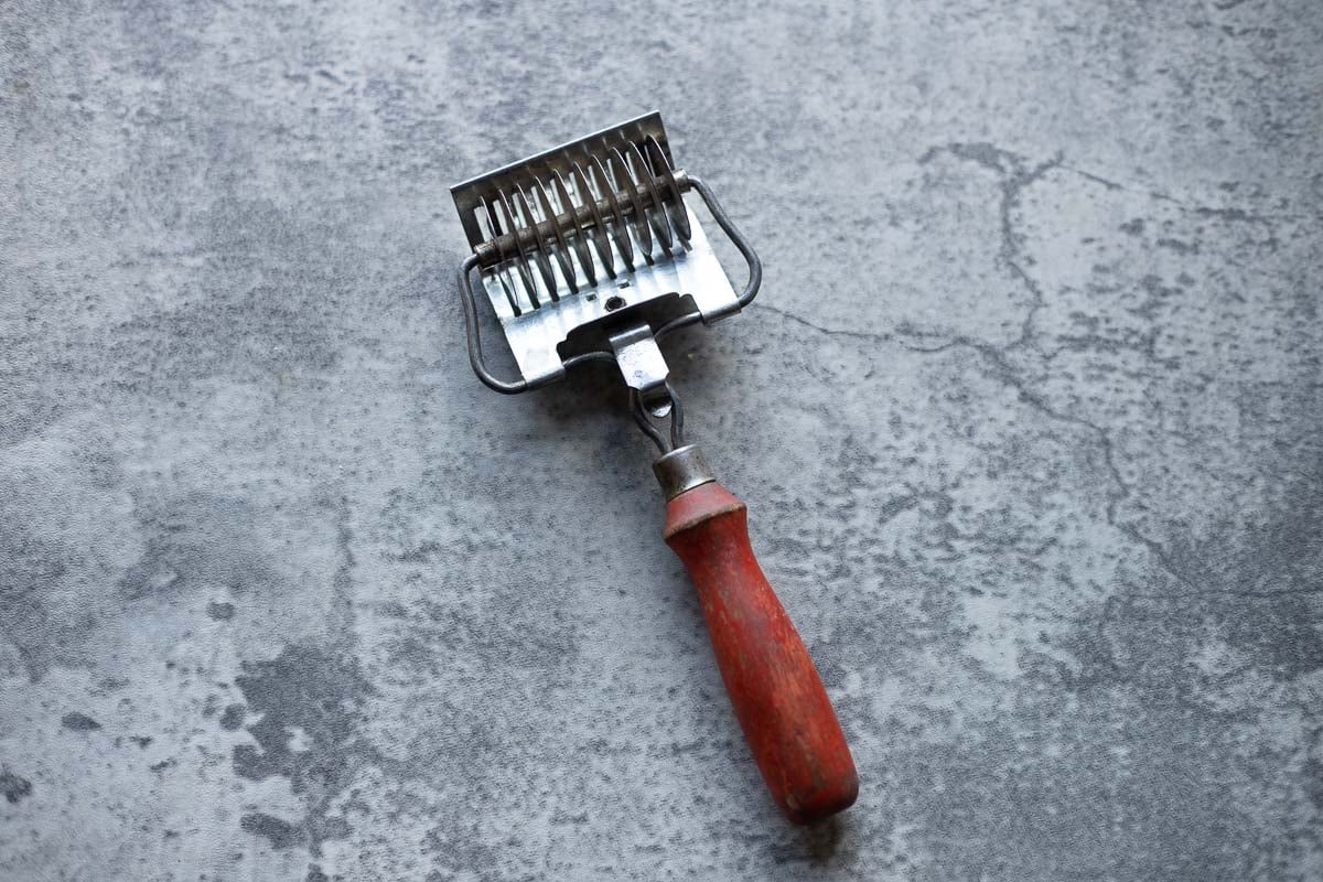 pasta slicer (retro kitchen tool)