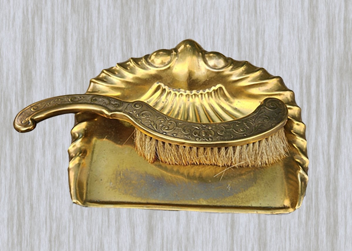 gold silent butler