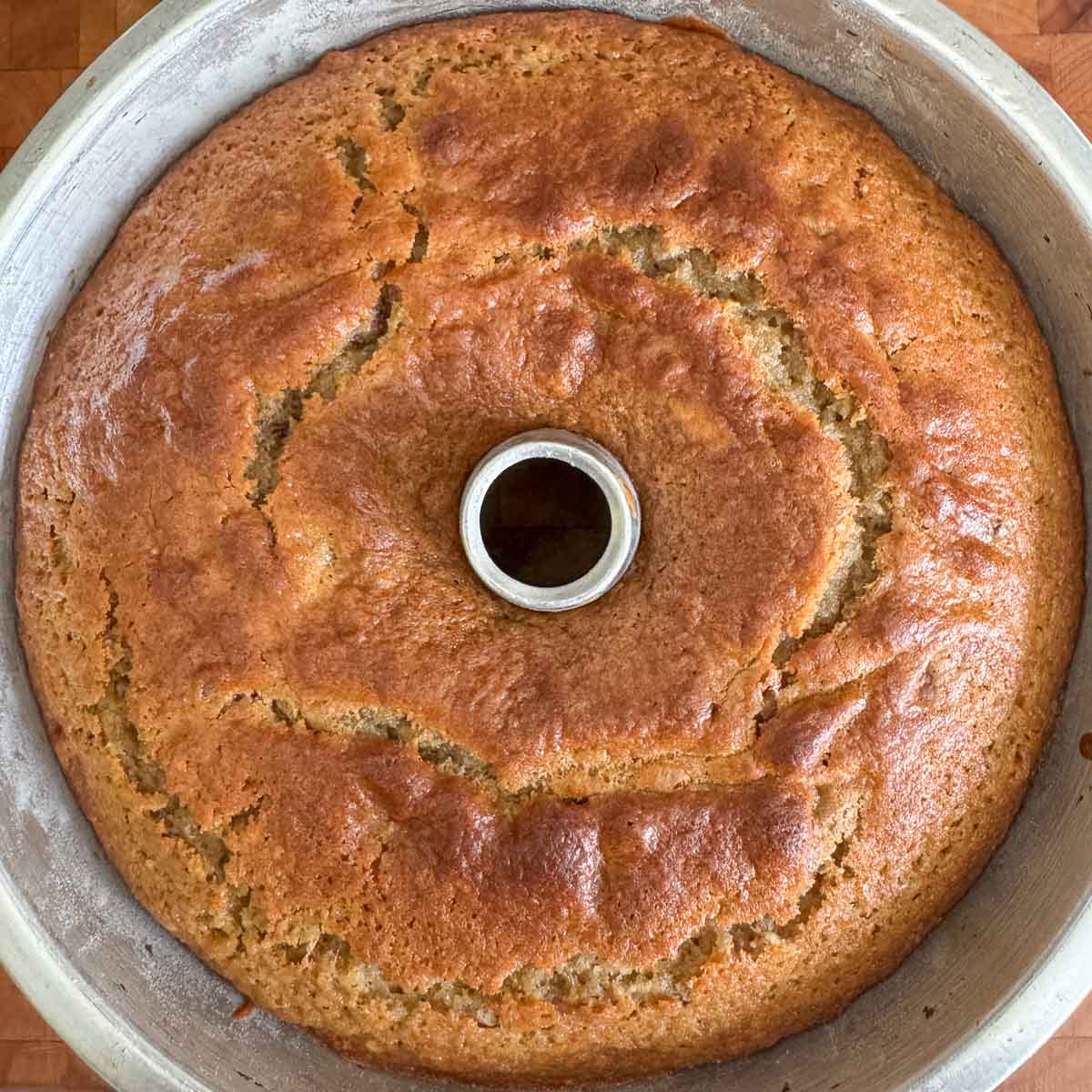 bundt cake pan with cake. 