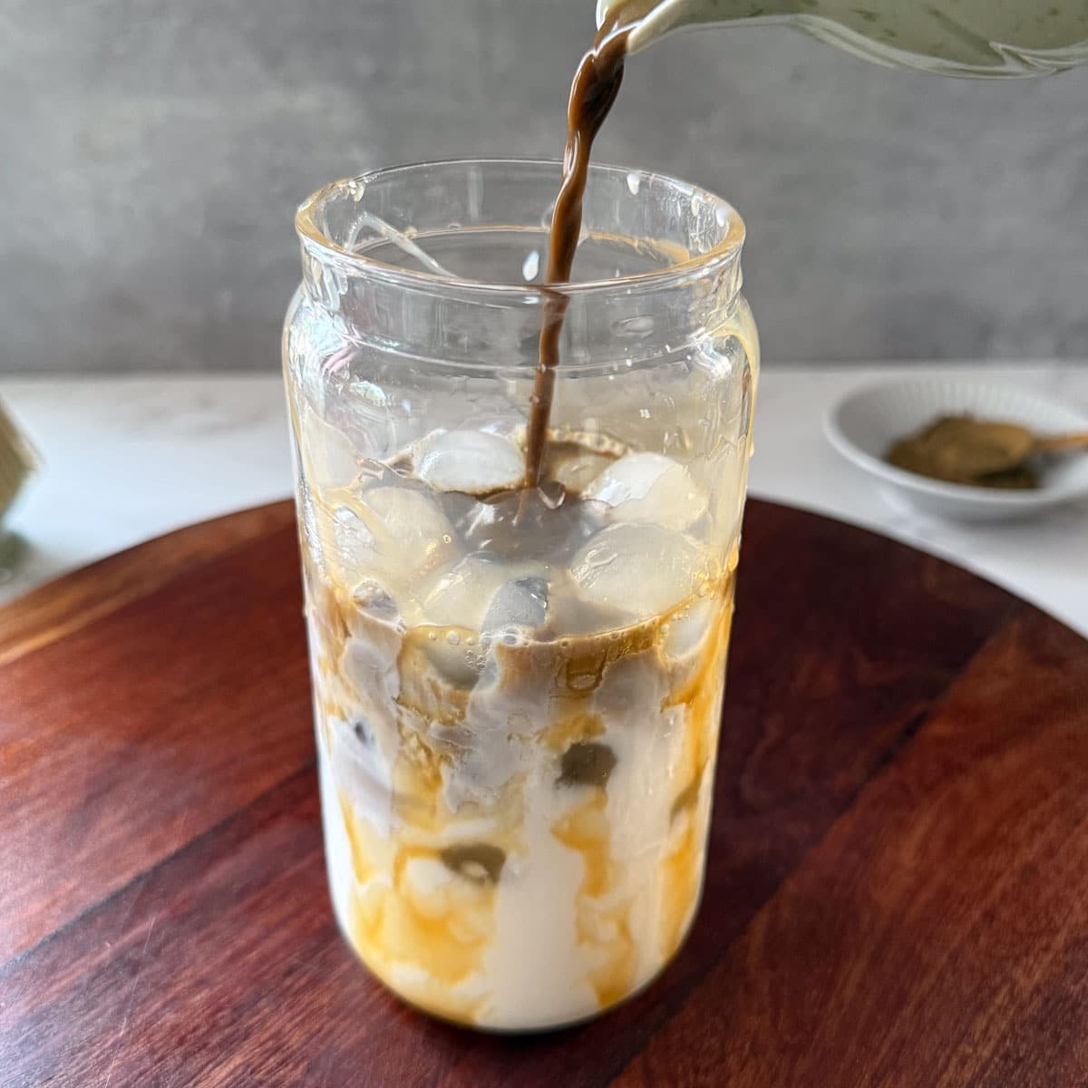 hojicha being poured into glass.