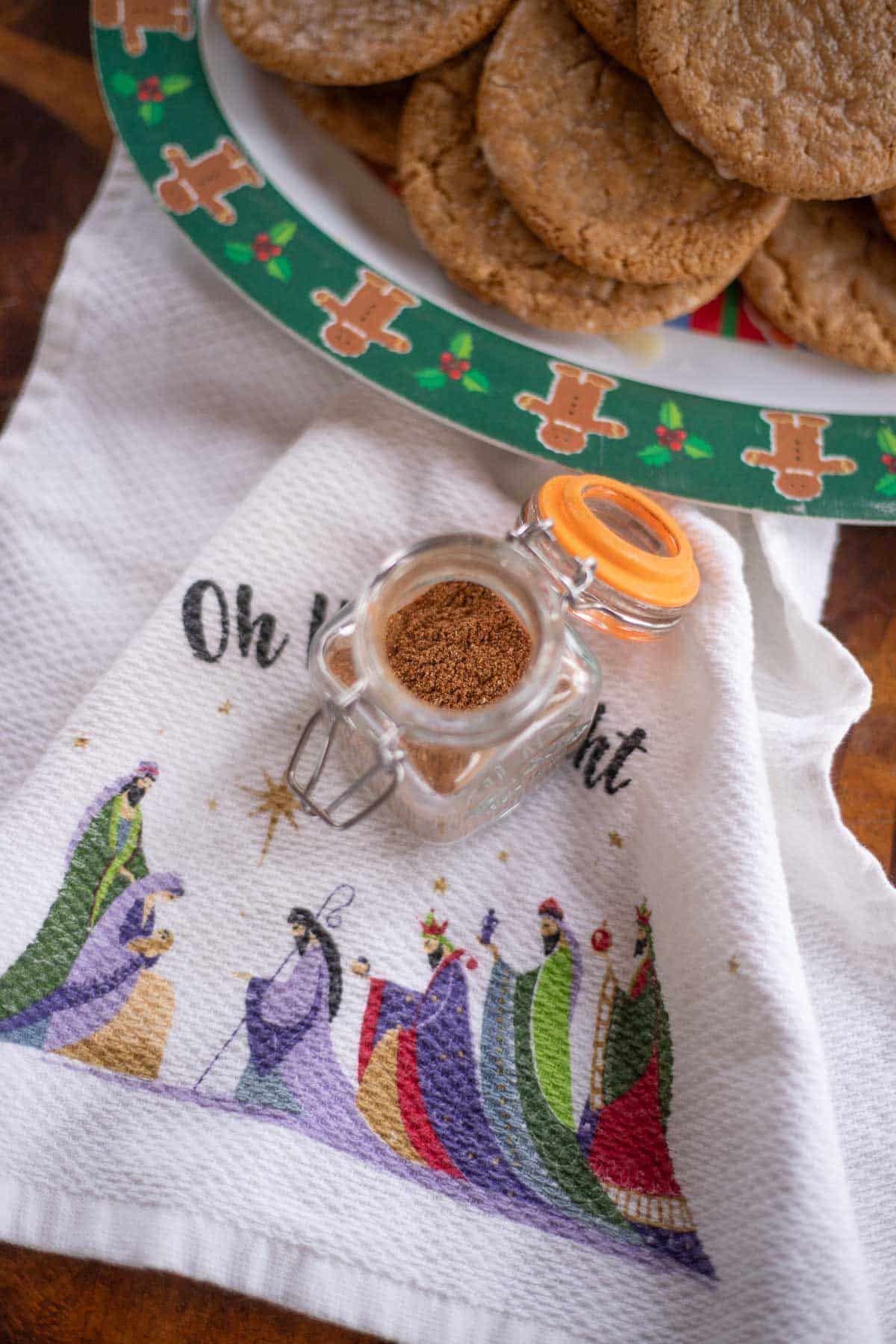 lebkuchengewürze spice in a jar on a wahscloth with German cookies next to it