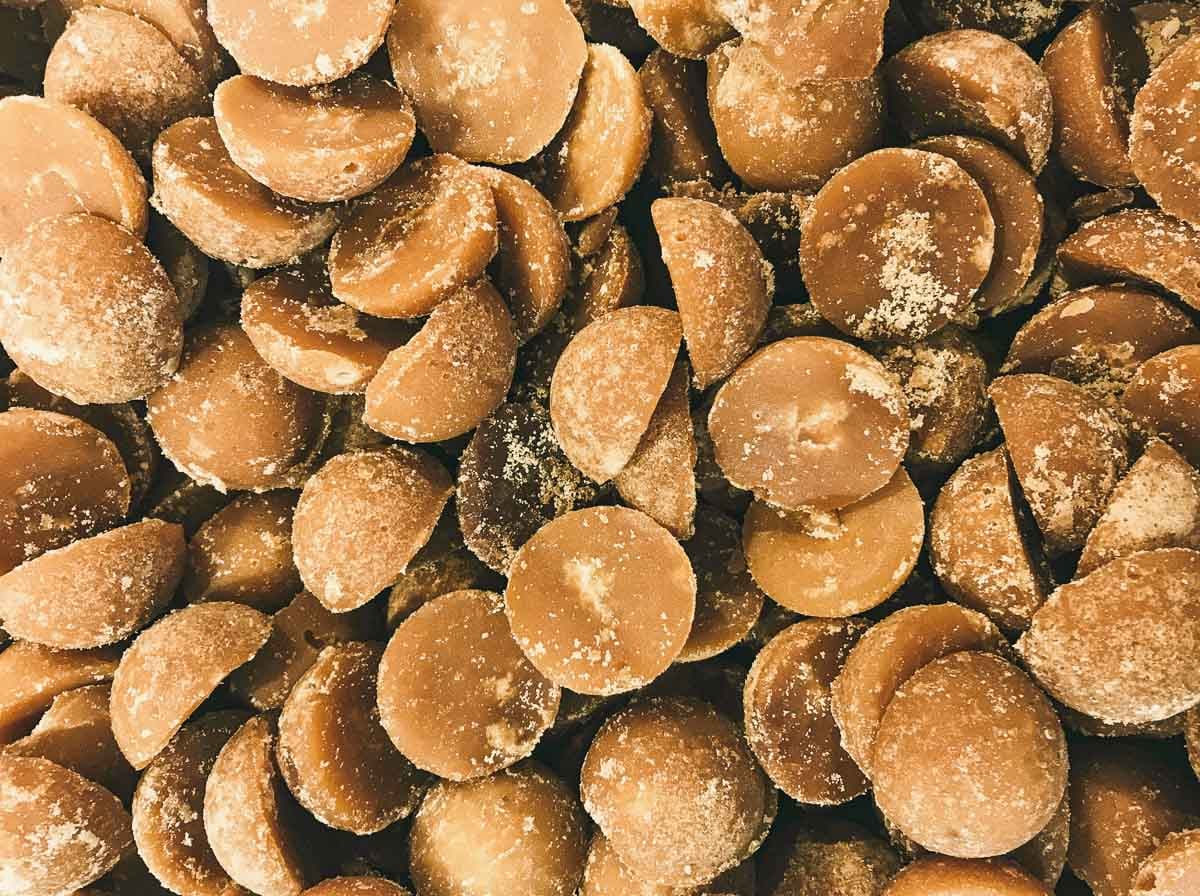 dozens of puck-shaped panela/rapadura/piloncillo mixed together.